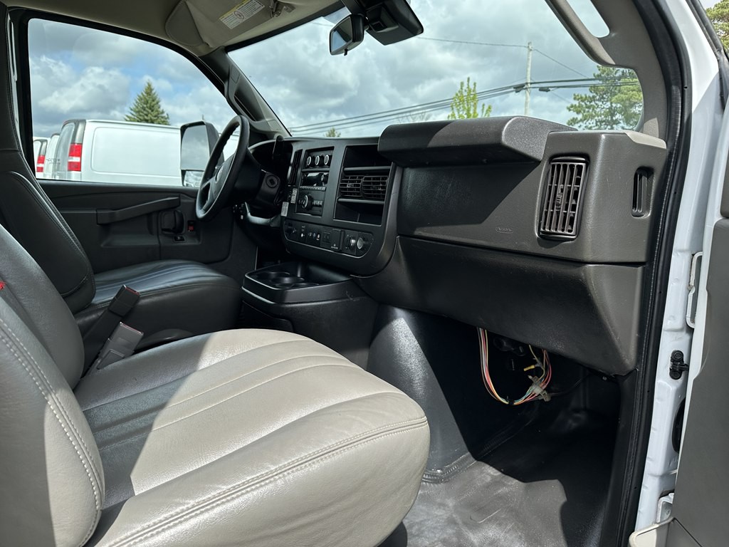 2021 GMC Savana Image 4