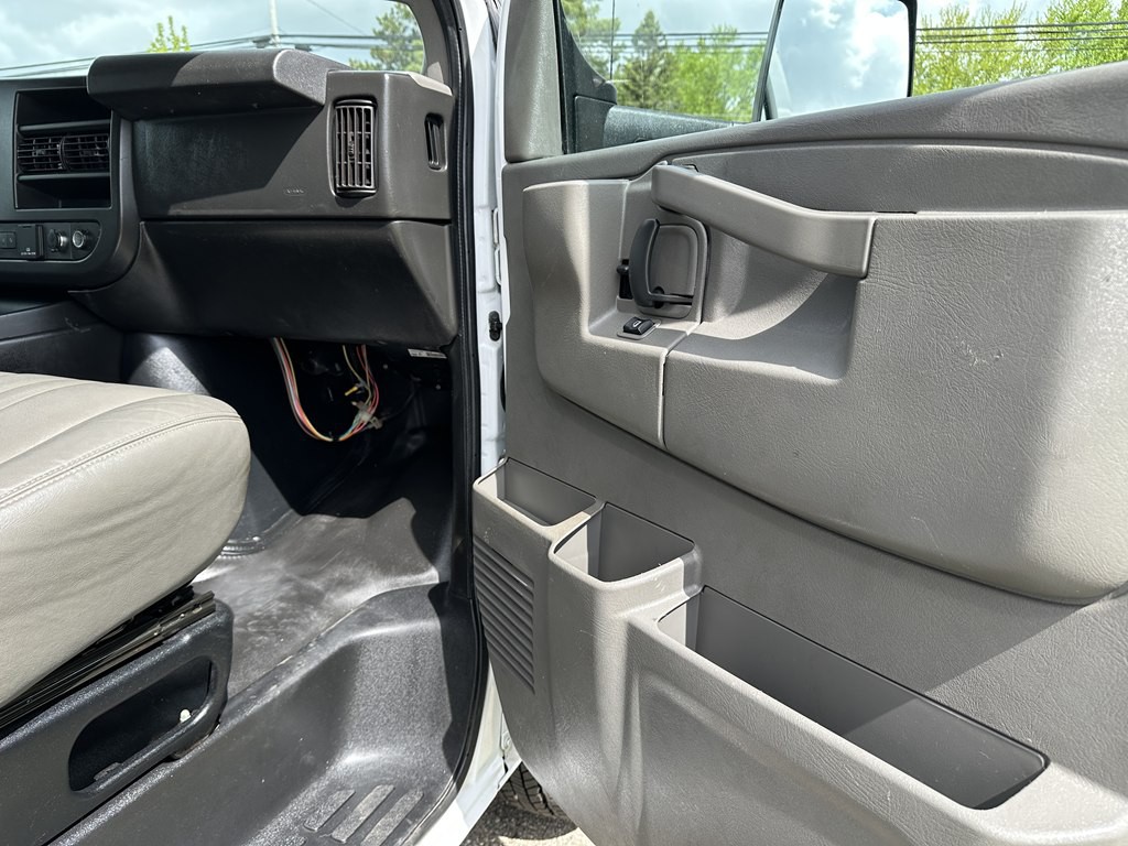 2021 GMC Savana Image 5
