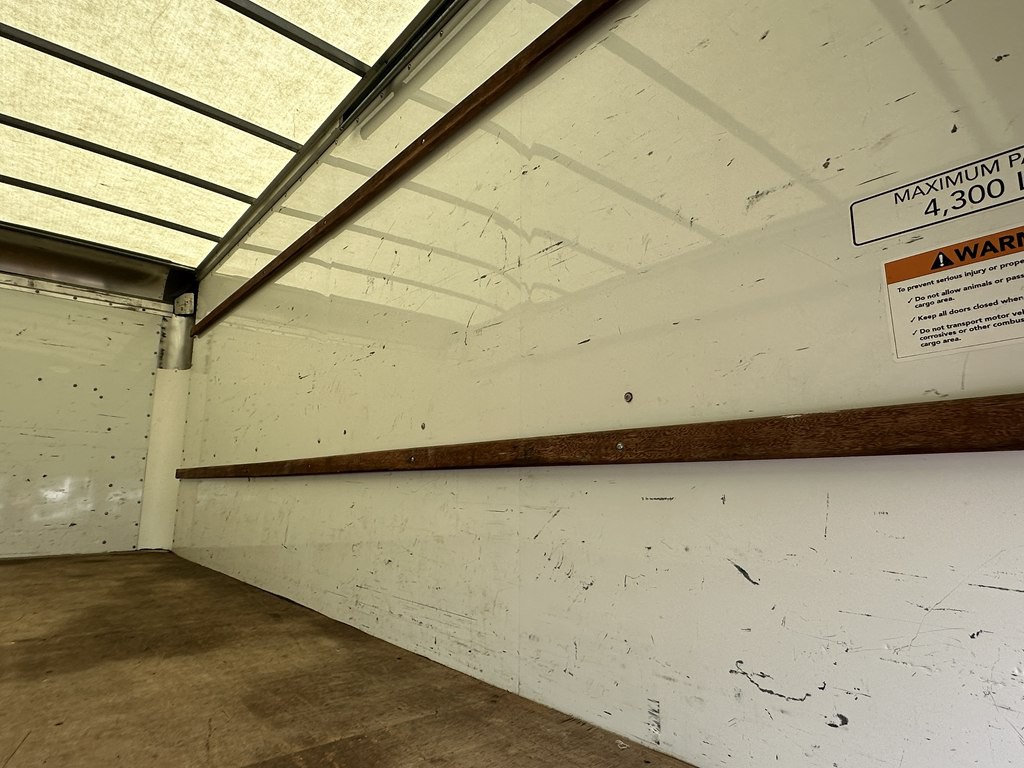 2021 GMC Savana Image 12