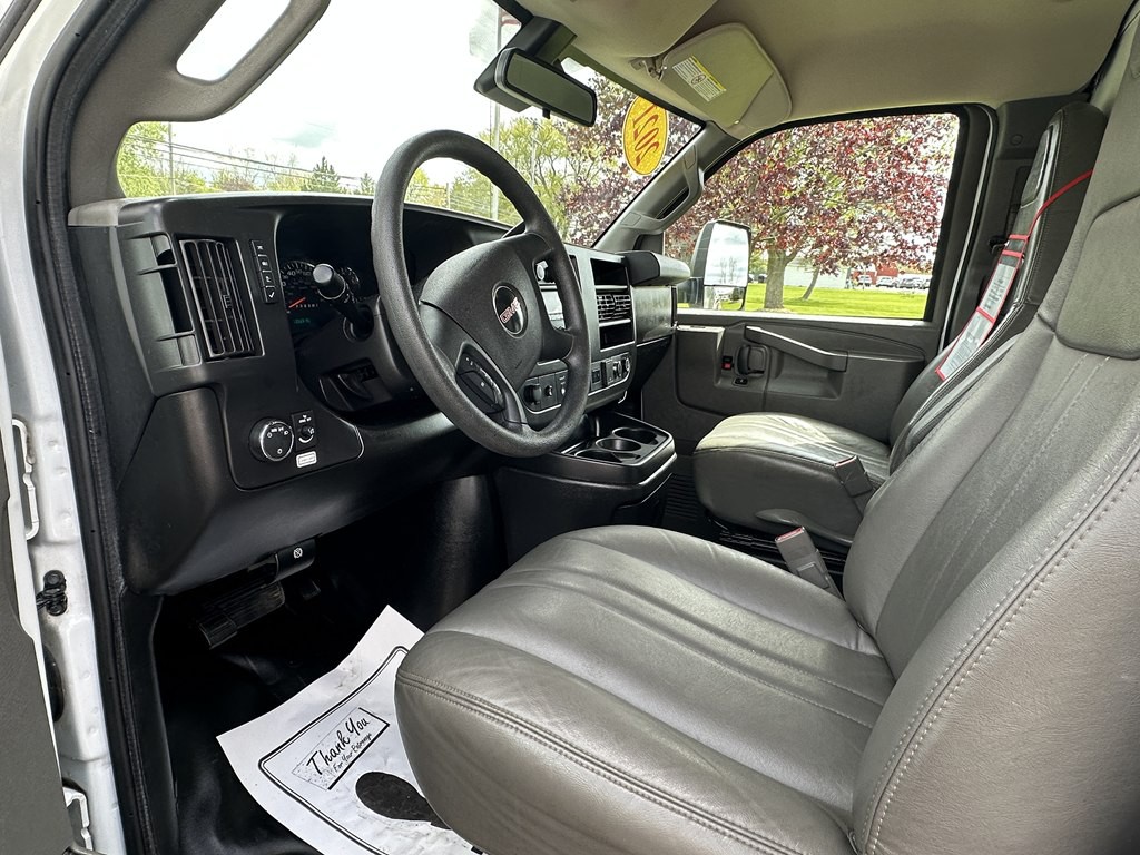2021 GMC Savana Image 14