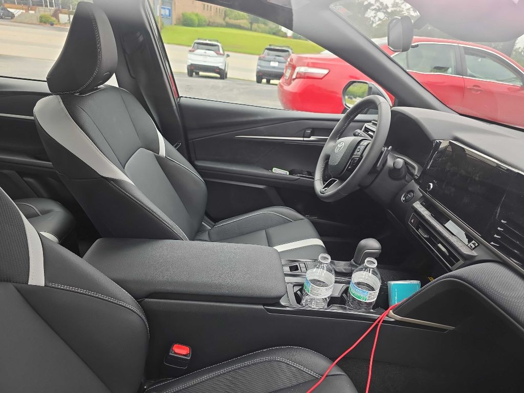 2025 Toyota Camry Image 2