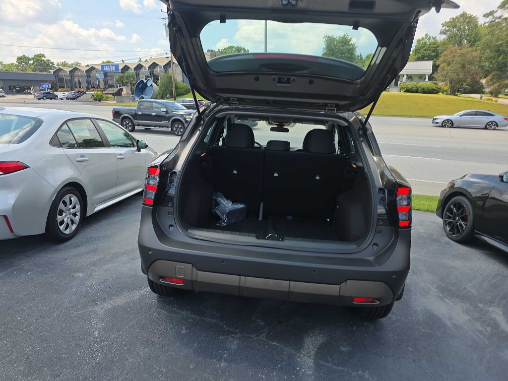 2025 Nissan Kicks Image 2