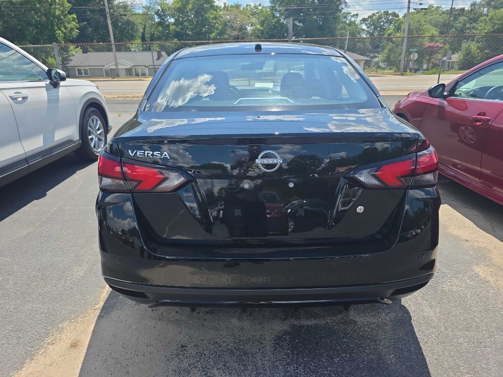 2025 Nissan Versa Image 2