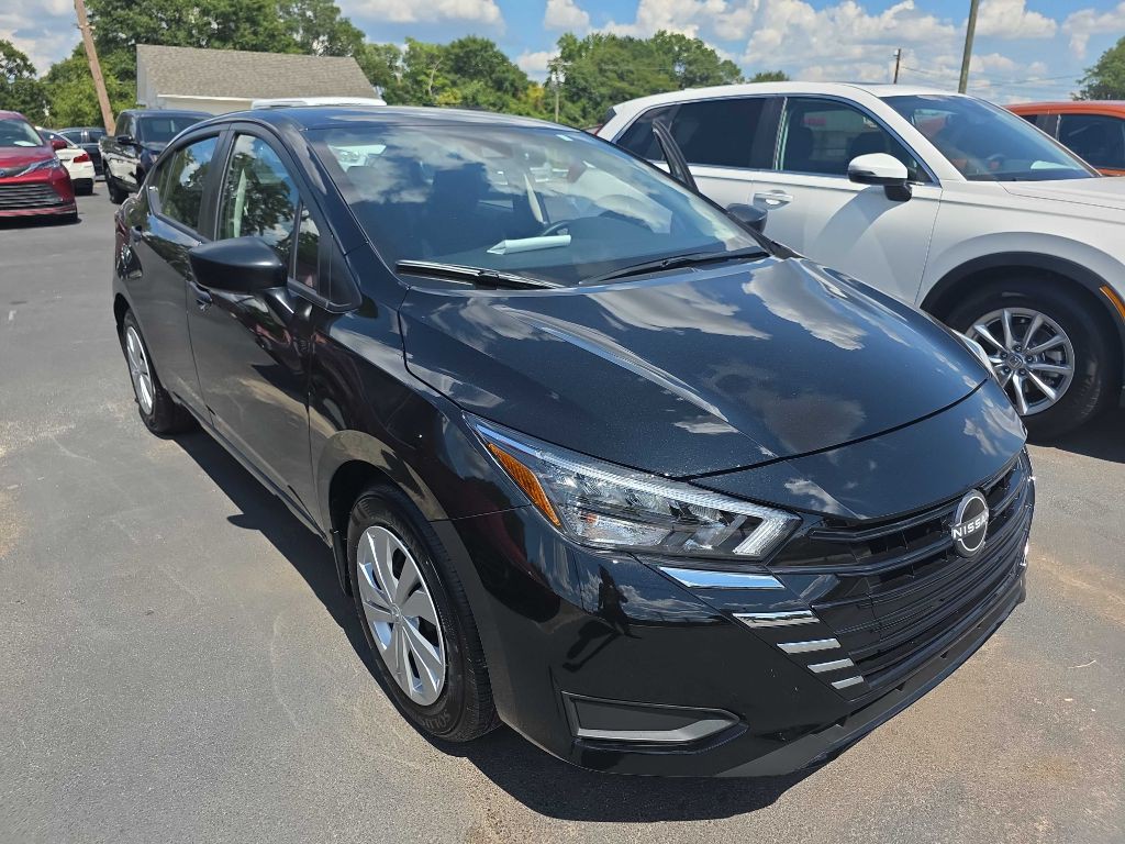 2025 Nissan Versa Image 6