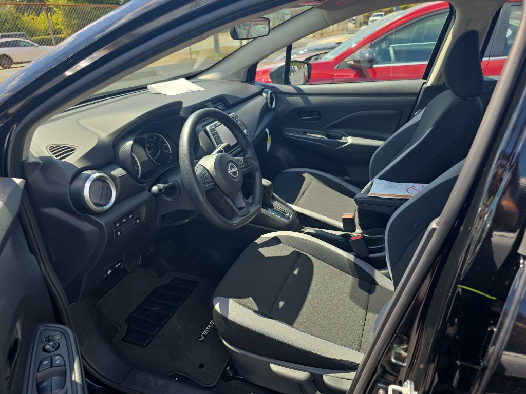 2025 Nissan Versa Image 8