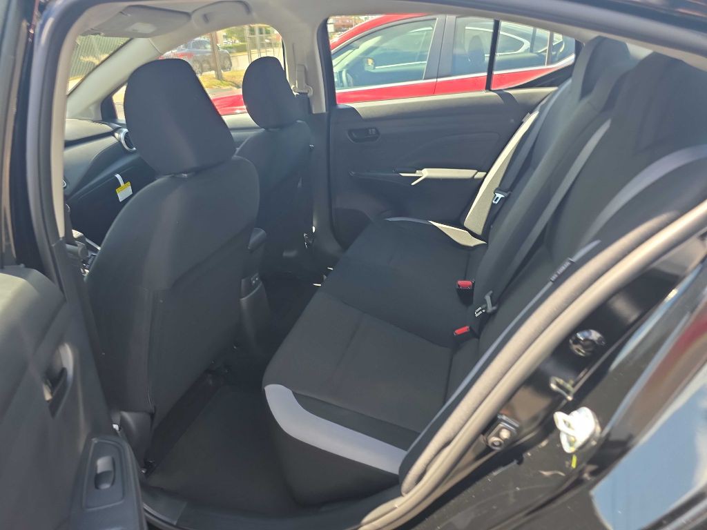 2025 Nissan Versa Image 9