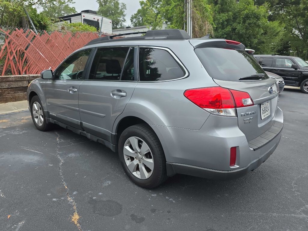 2011 Subaru Outback Image 2