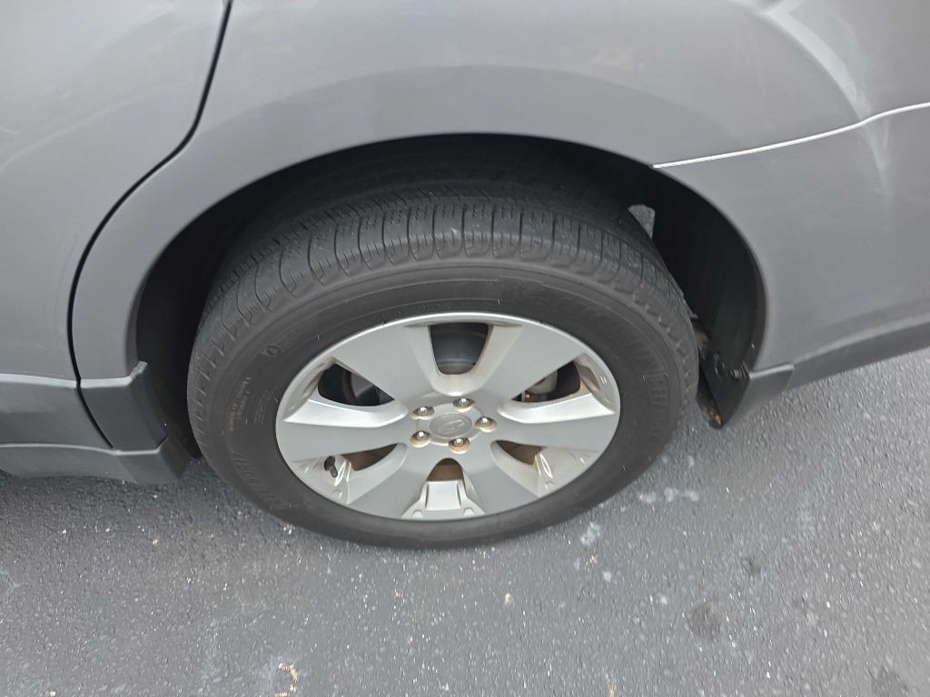 2011 Subaru Outback Image 8