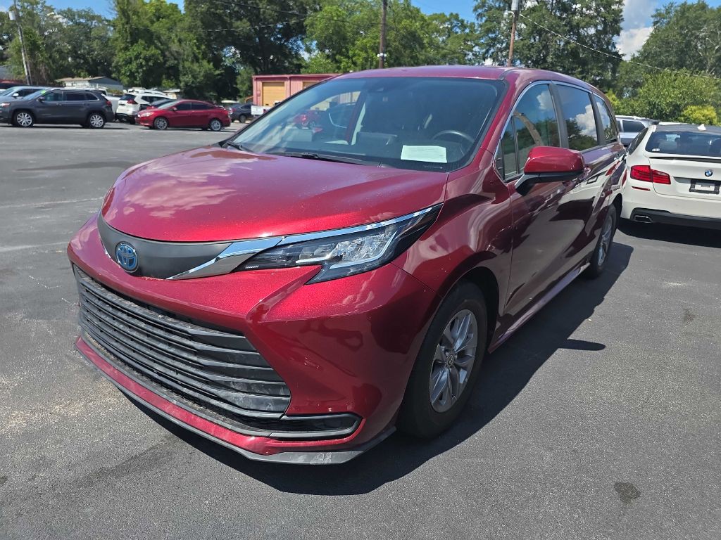 2021 Toyota Sienna Image 1