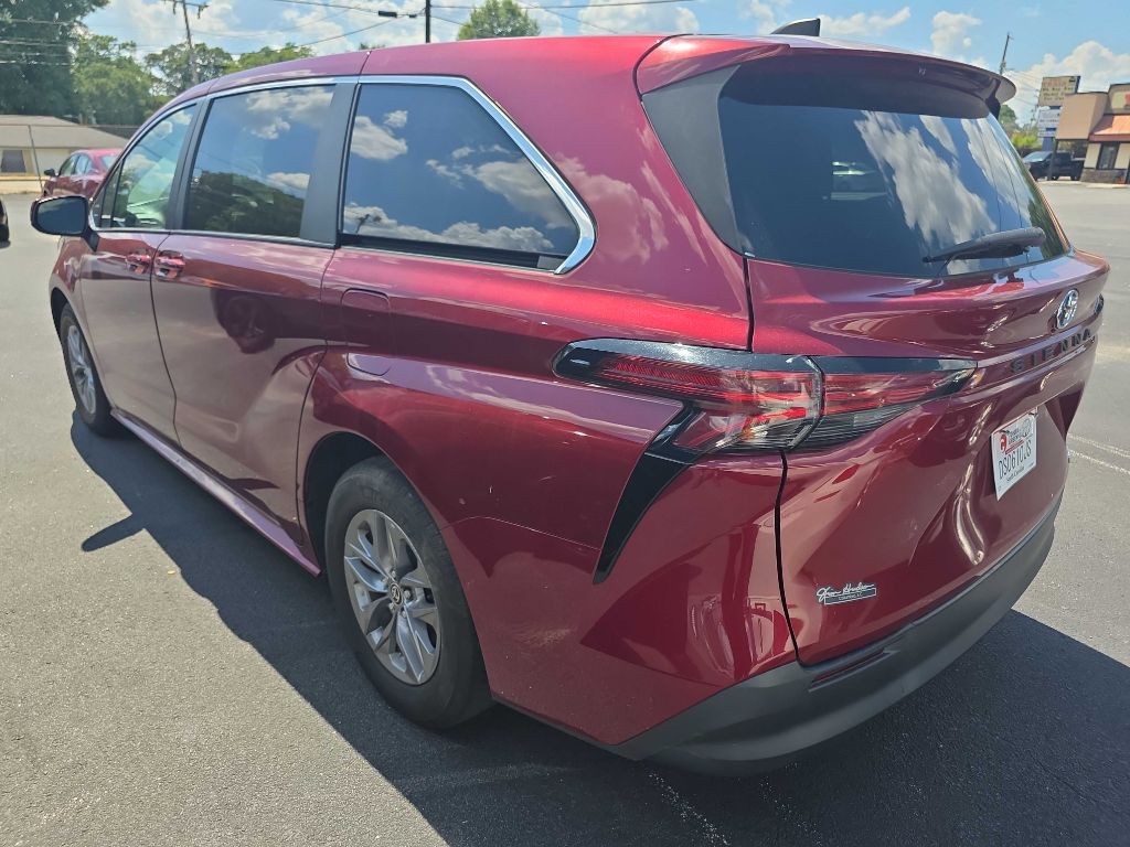 2021 Toyota Sienna Image 4