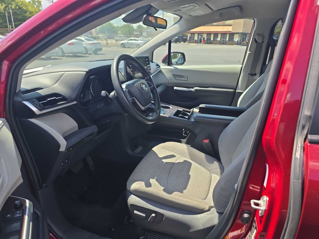 2021 Toyota Sienna Image 7
