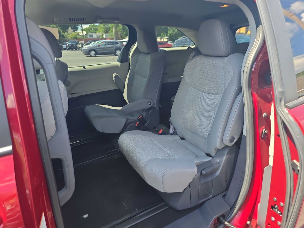 2021 Toyota Sienna Image 8
