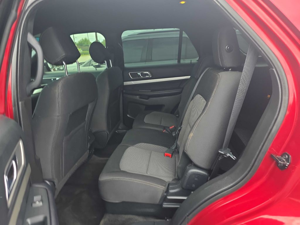 2017 Ford Explorer Image 8