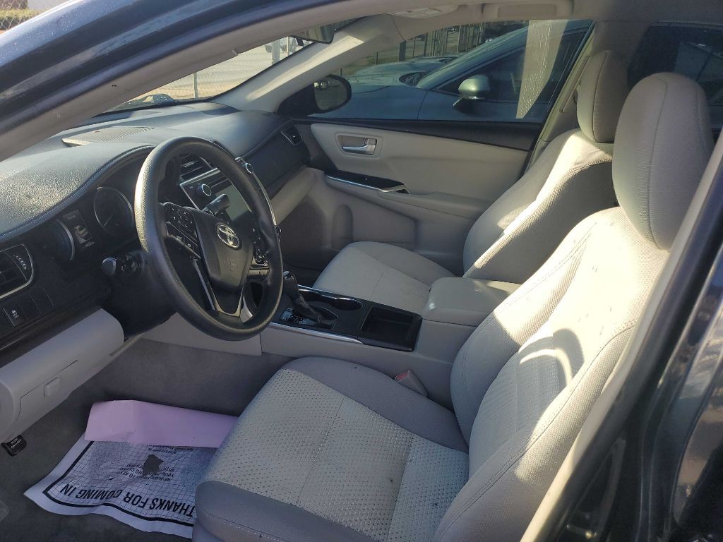 2016 Toyota Camry Image 8