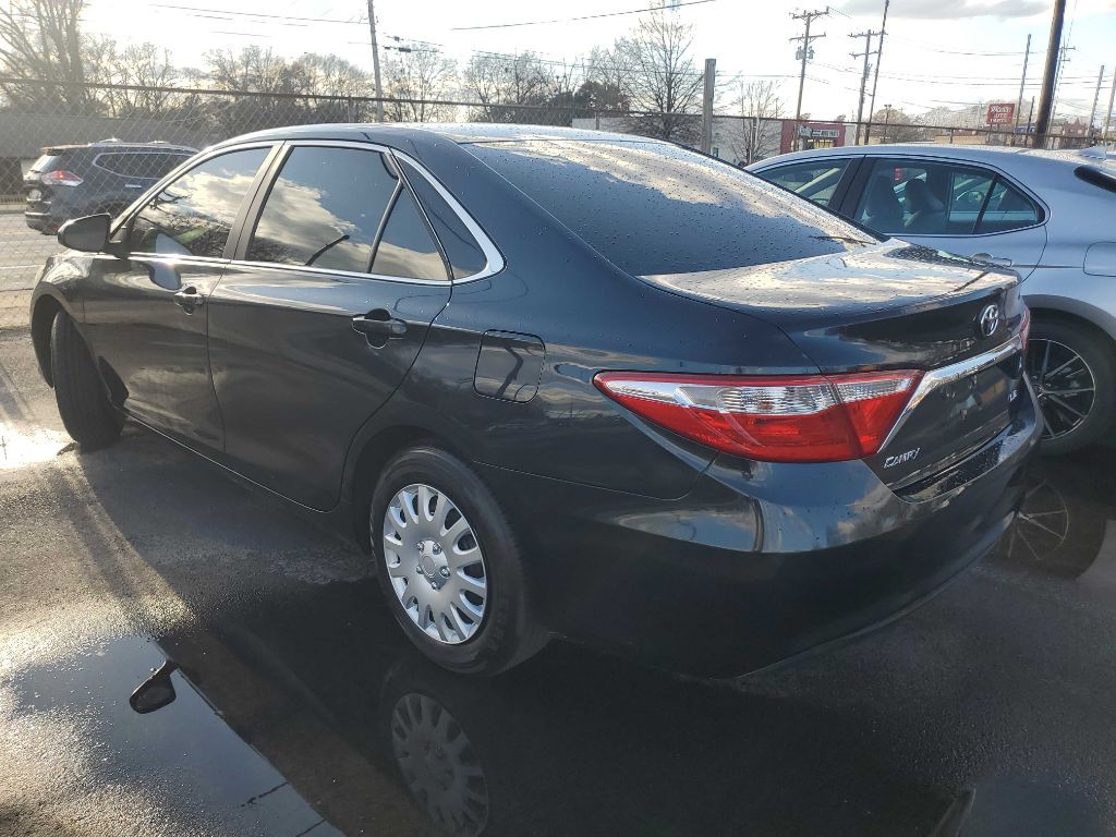 2016 Toyota Camry Image 2
