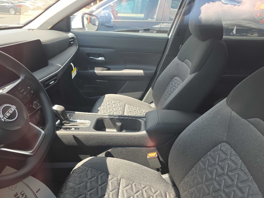 2025 Nissan Kicks Image 3