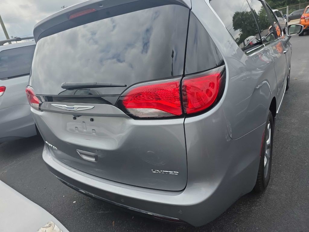 2018 Chrysler Pacifica Image 3