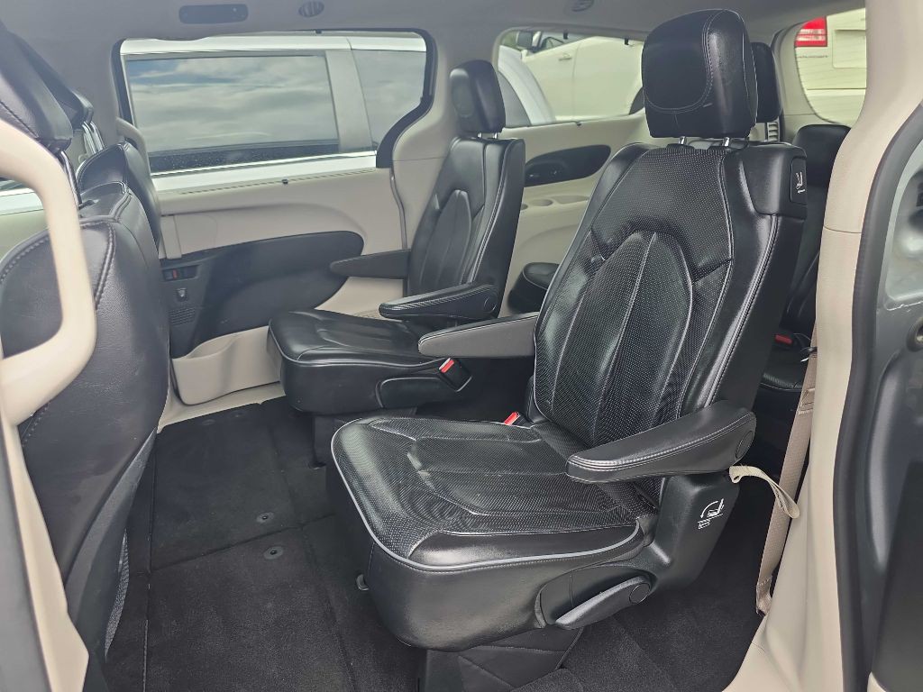 2018 Chrysler Pacifica Image 7