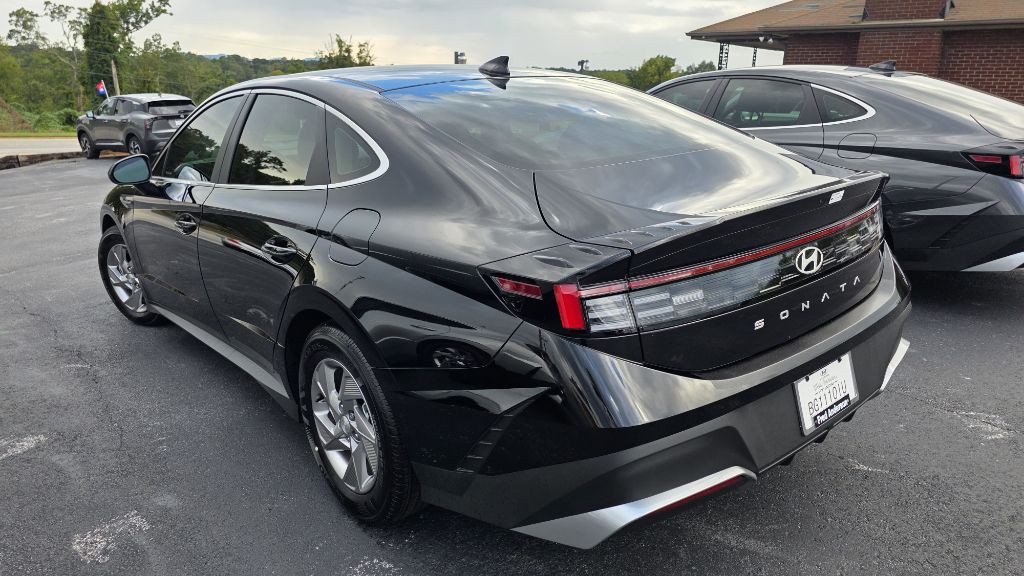 2025 Hyundai Sonata Image 2