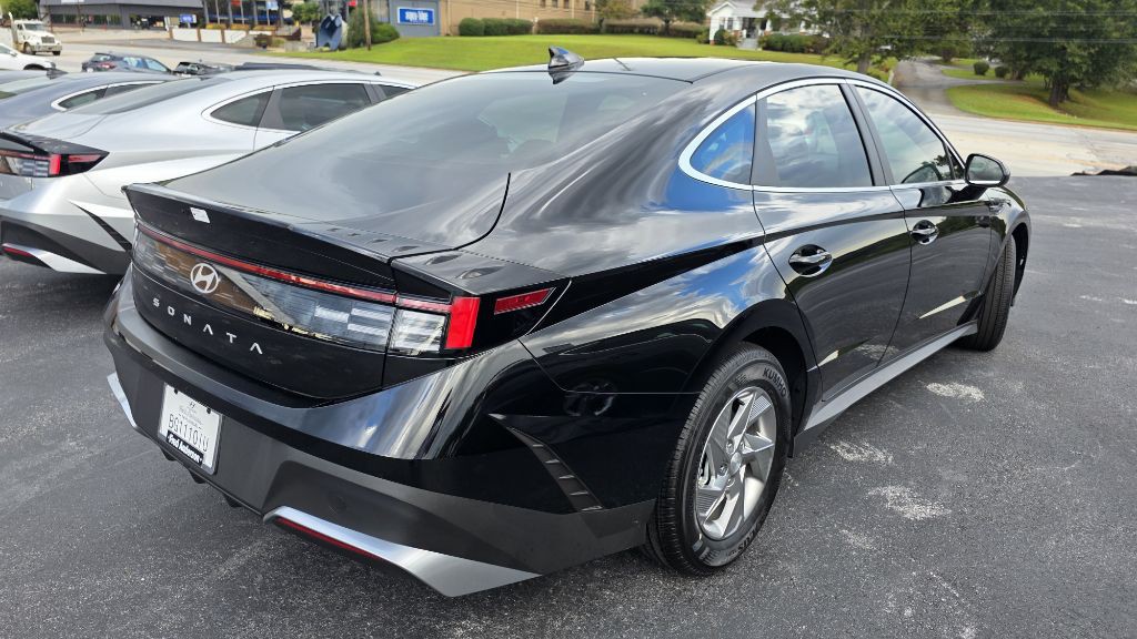 2025 Hyundai Sonata Image 3
