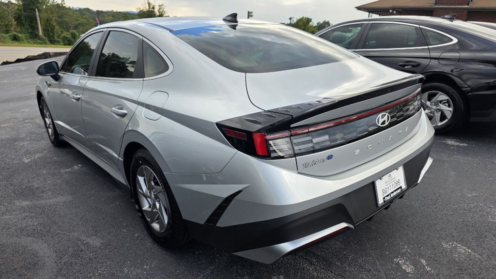 2025 Hyundai Sonata Image 2