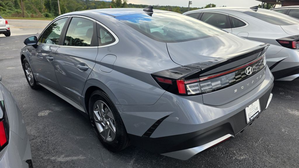 2025 Hyundai Sonata Image 2
