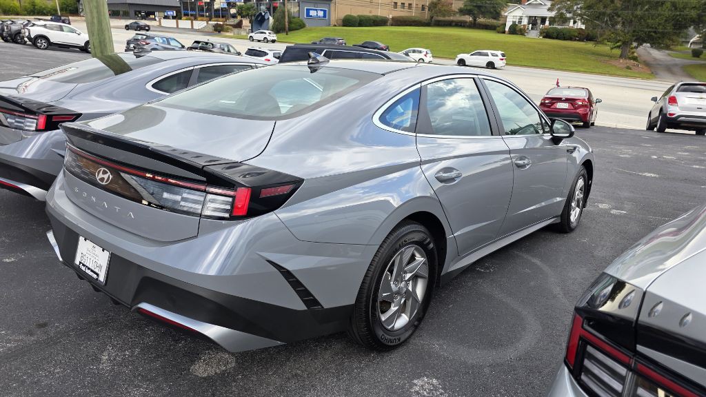 2025 Hyundai Sonata Image 3