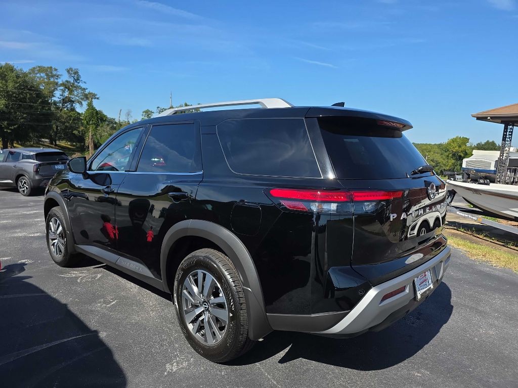 2025 Nissan Pathfinder Image 3