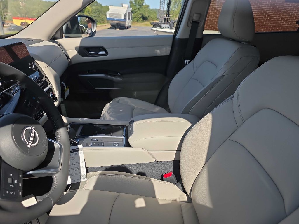 2025 Nissan Pathfinder Image 7