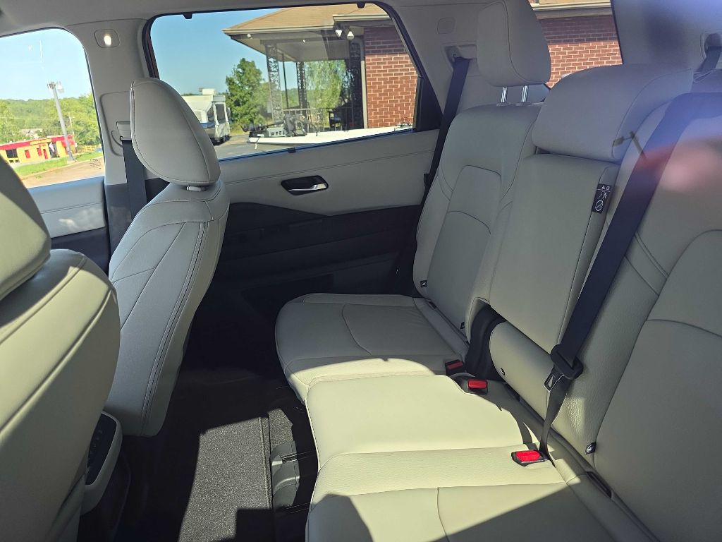 2025 Nissan Pathfinder Image 8