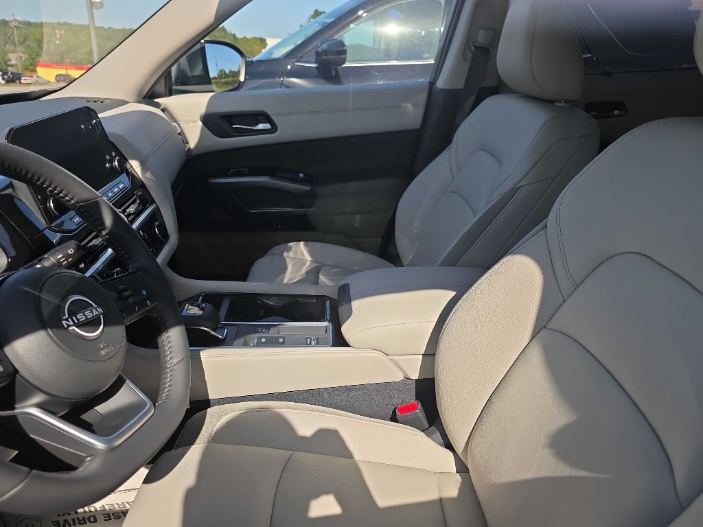 2025 Nissan Pathfinder Image 5