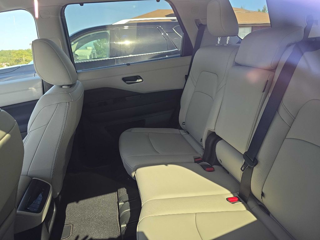 2025 Nissan Pathfinder Image 7