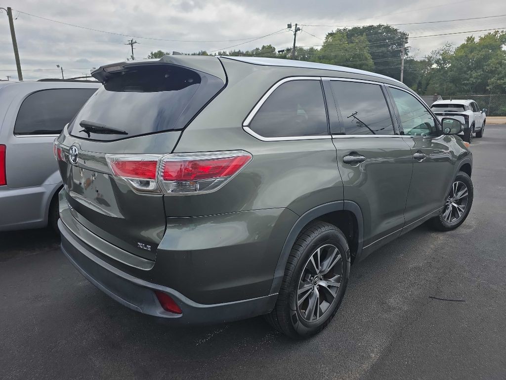 2016 Toyota Highlander Image 2