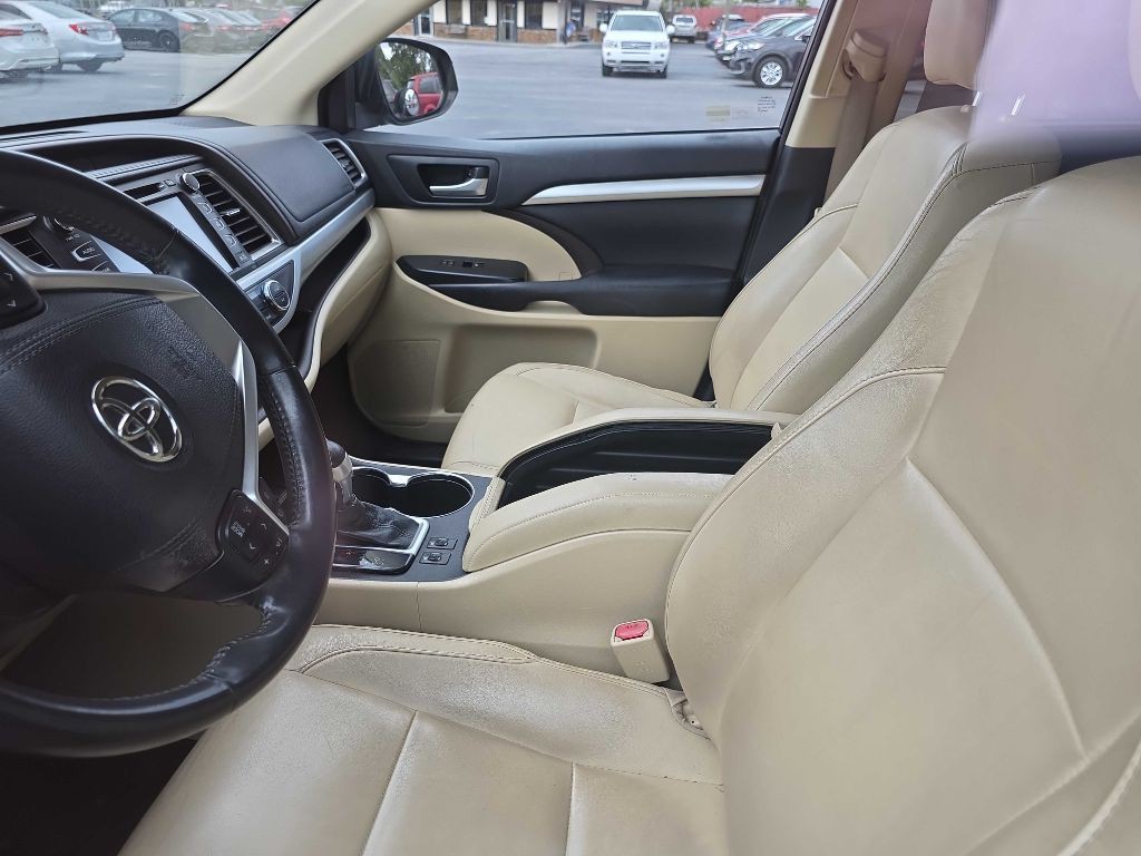 2016 Toyota Highlander Image 7