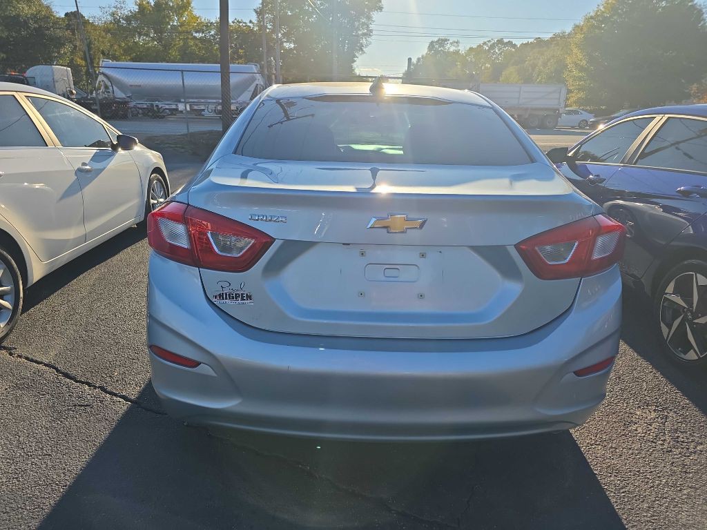 2017 Chevrolet Cruze Image 2