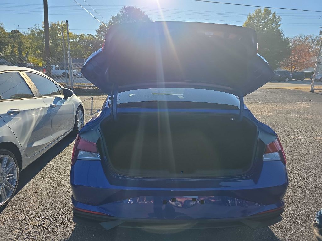 2023 Hyundai Elantra Image 3