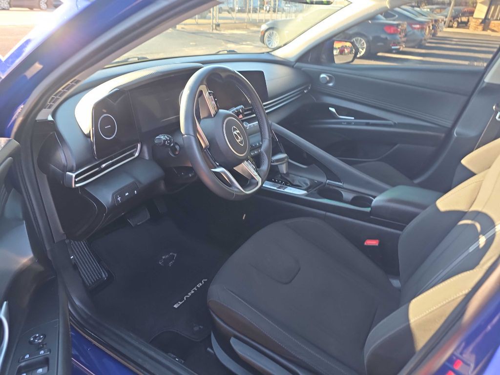 2023 Hyundai Elantra Image 8