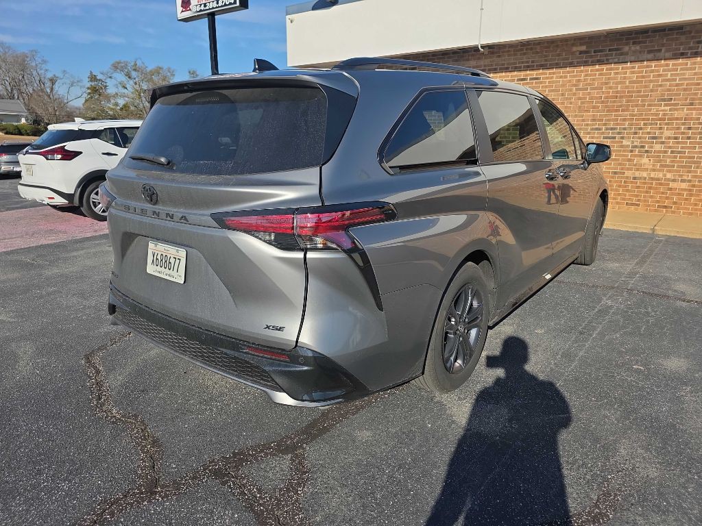2026 Toyota Sienna Image 2