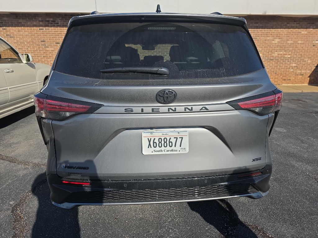 2026 Toyota Sienna Image 3