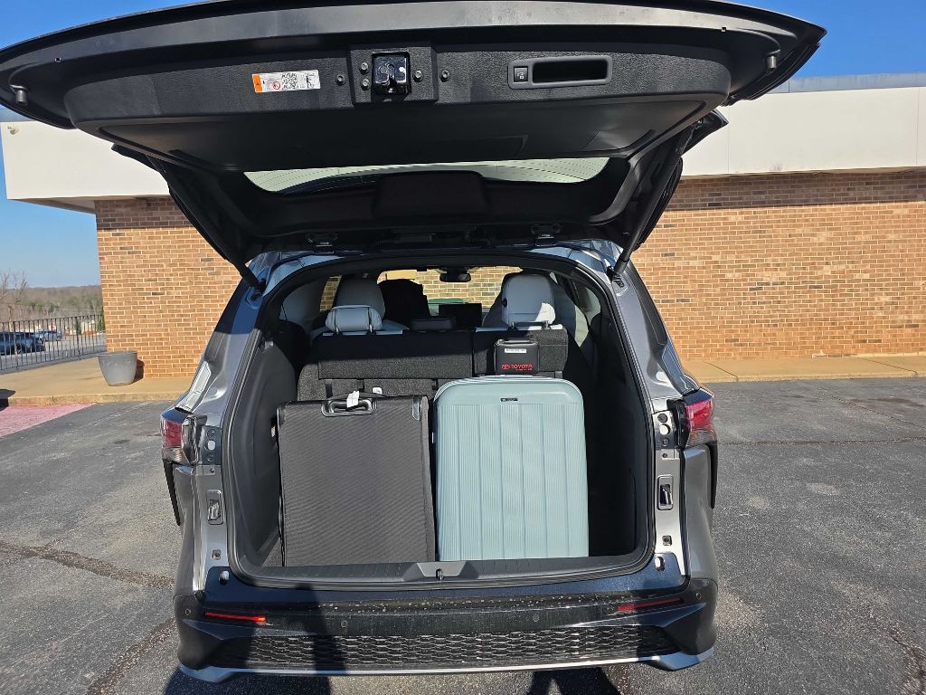 2026 Toyota Sienna Image 4