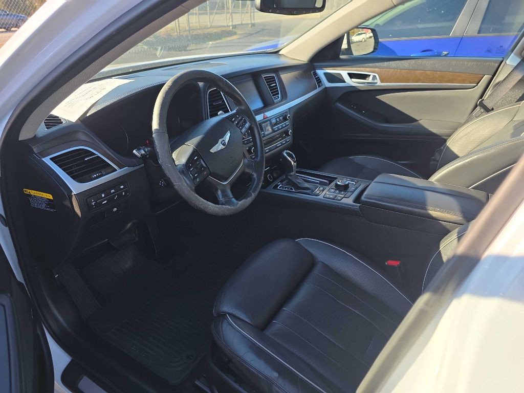 2015 Hyundai Genesis Image 8