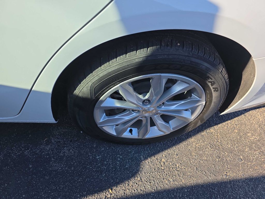 2023 Chevrolet Malibu Image 10