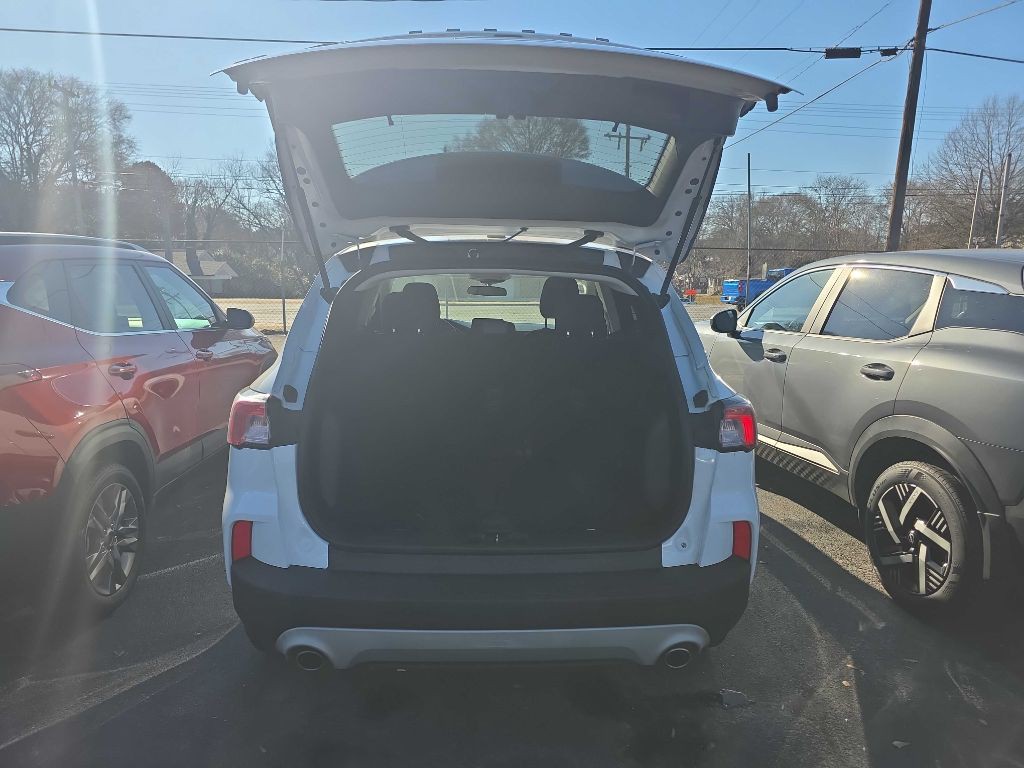 2022 Ford Escape Image 2