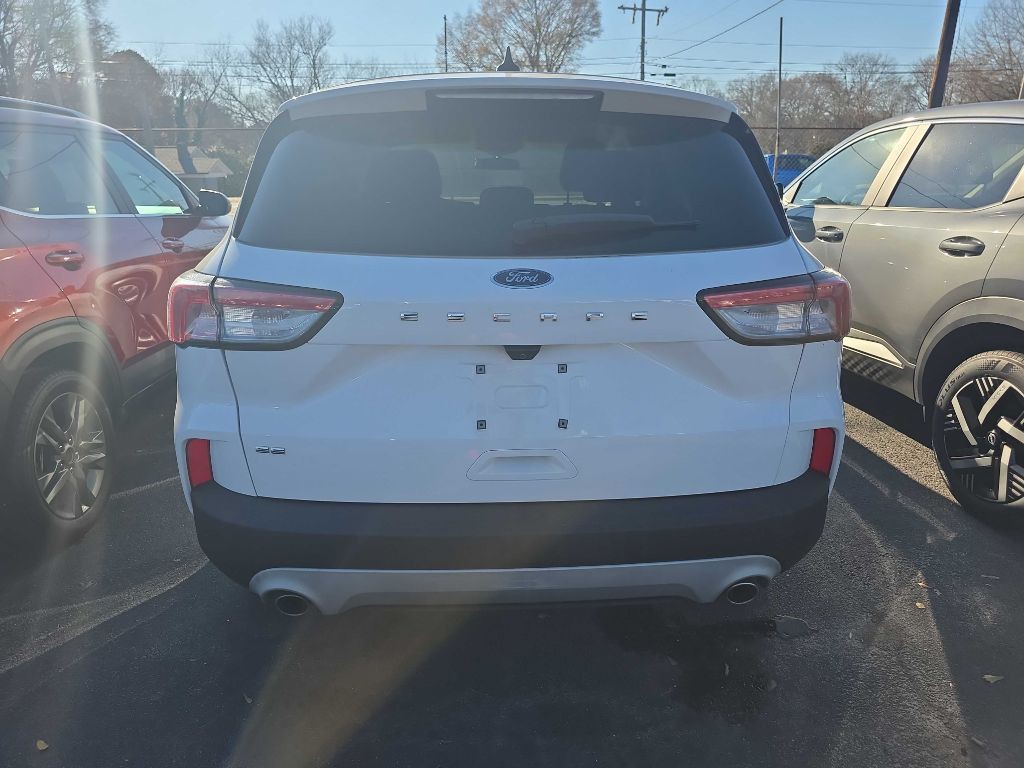 2022 Ford Escape Image 3