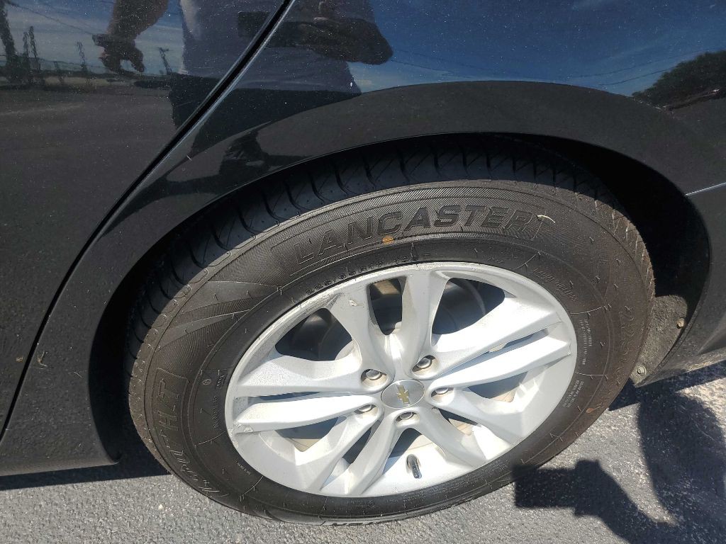 2018 Chevrolet Malibu Image 9