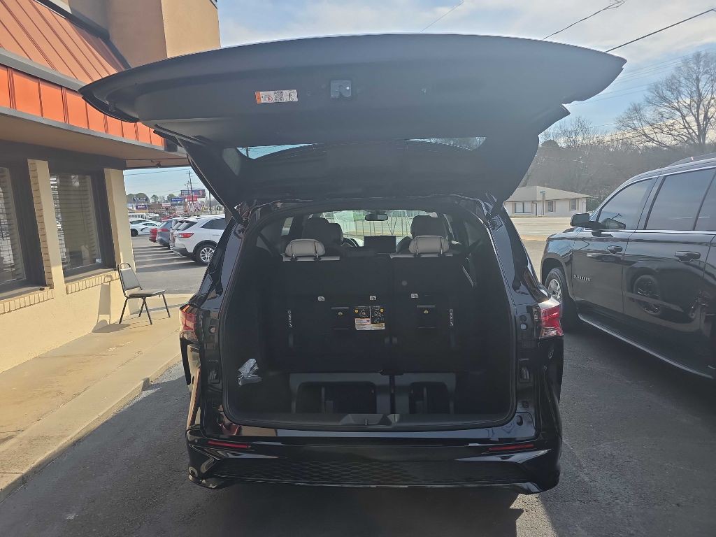 2026 Toyota Sienna Image 2