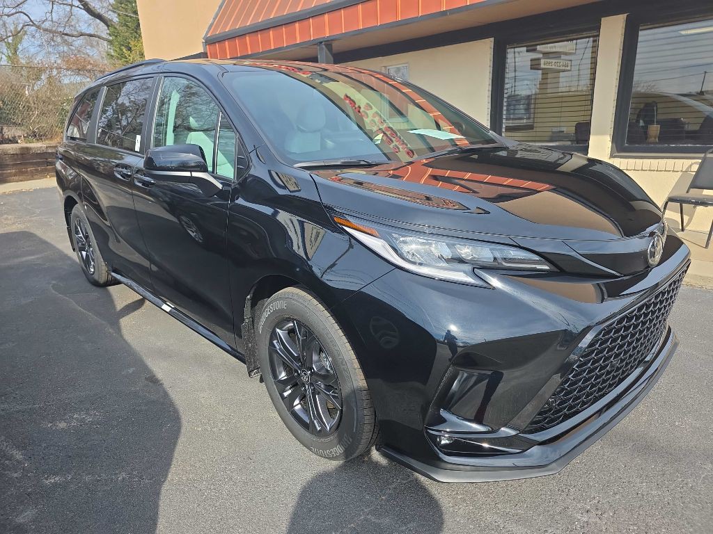 2026 Toyota Sienna Image 3