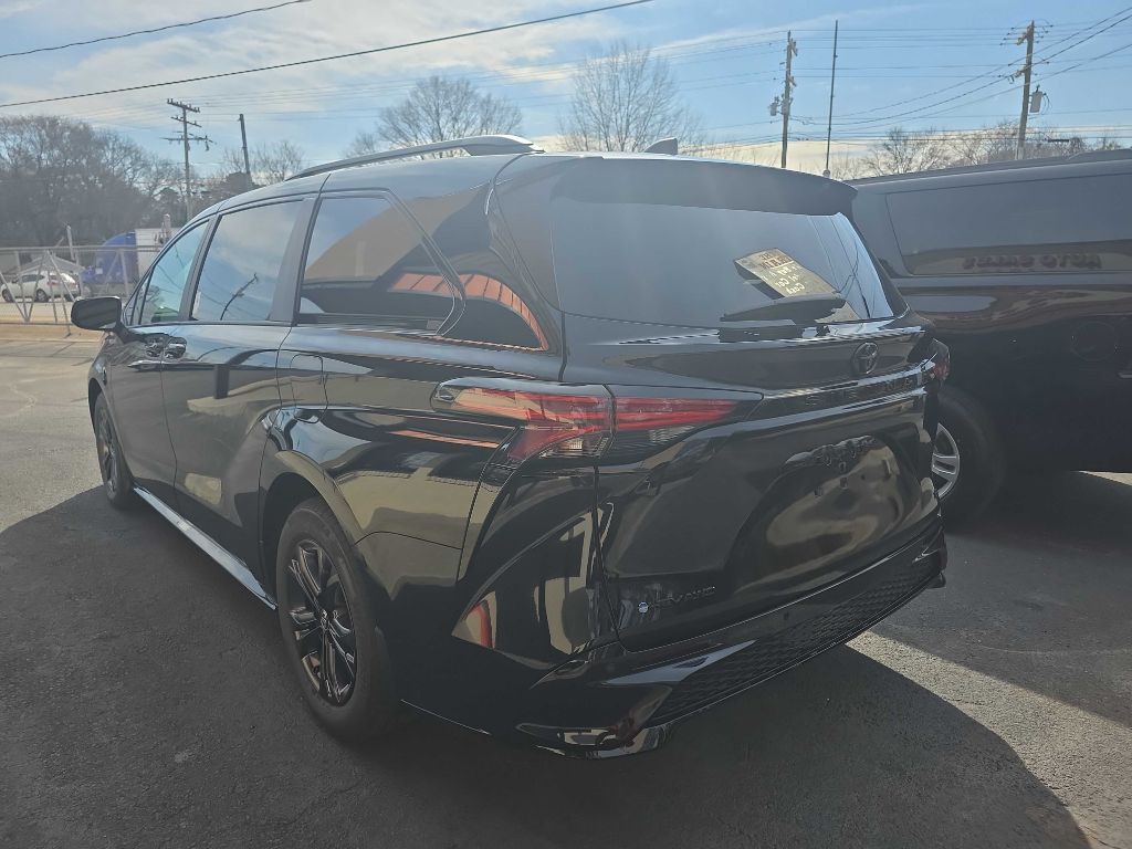 2026 Toyota Sienna Image 4