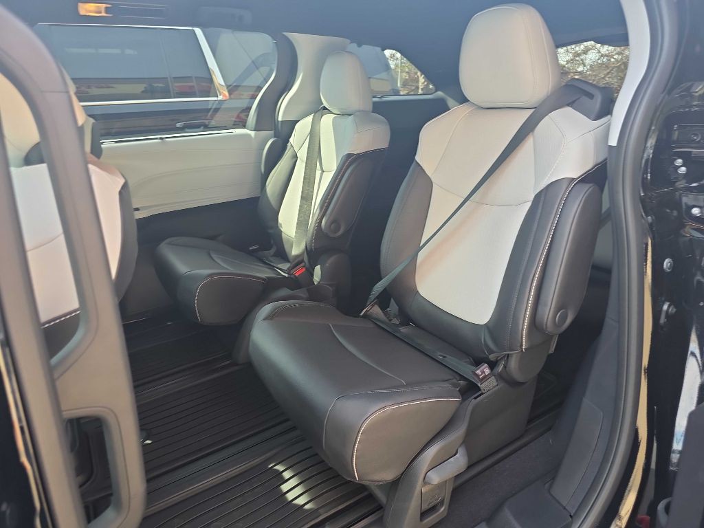 2026 Toyota Sienna Image 9
