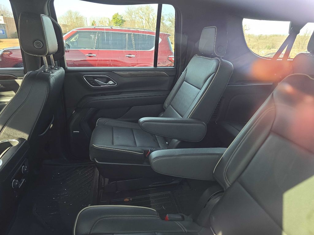 2022 Chevrolet Suburban Image 9